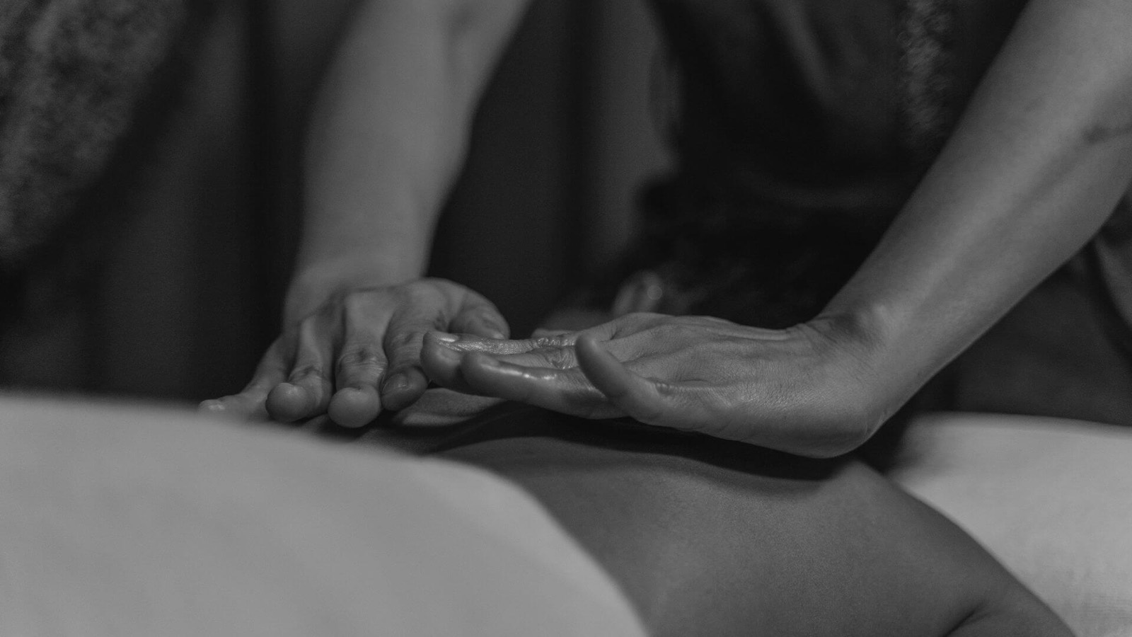 Handmassage mit Aromaöl